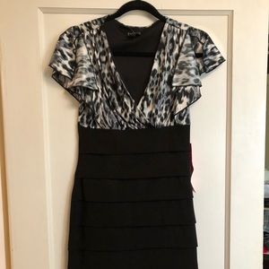 En focus sheath dress